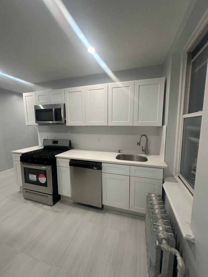 1101 Palisade Avenue - Photo 5 of 10