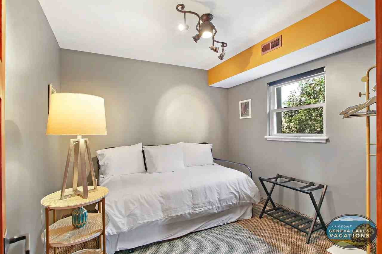 433 Broad St - Photo 3 of 7