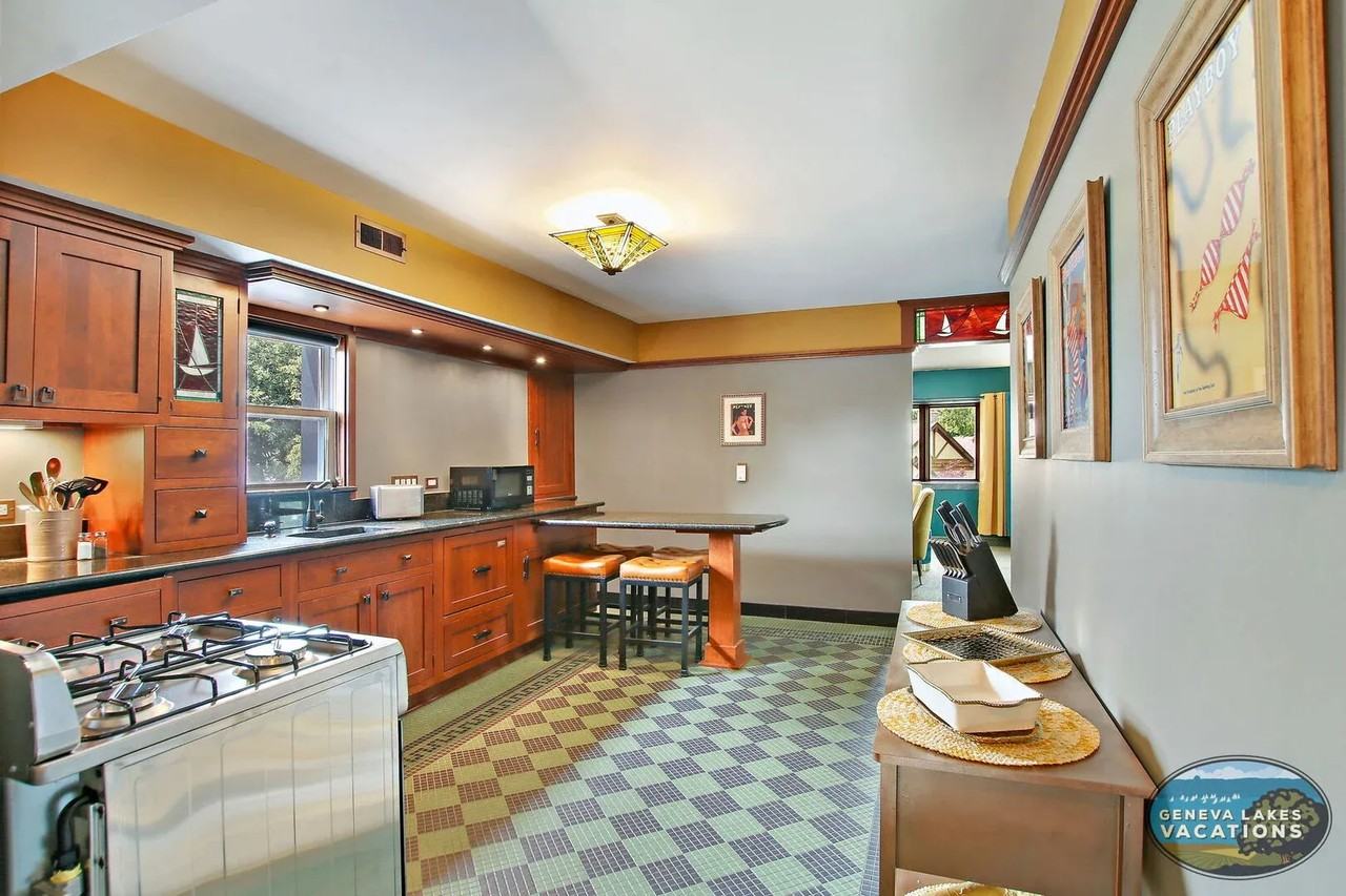 433 Broad St - Photo 4 of 7