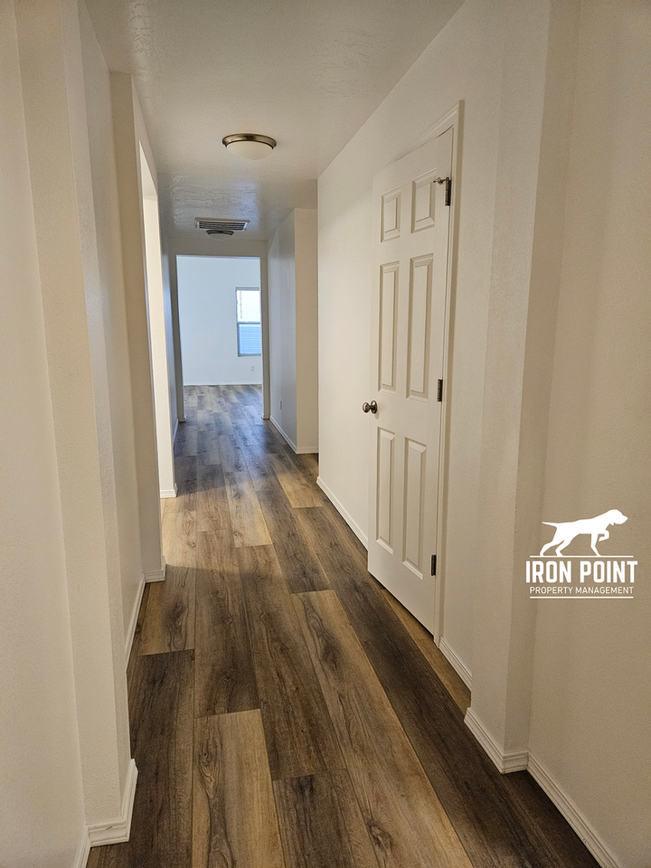 2245 North Mountain Ash Avenue - Photo 2 of 38