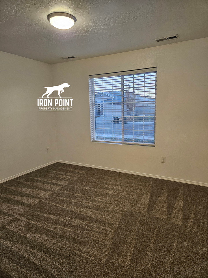 2245 North Mountain Ash Avenue - Photo 3 of 38