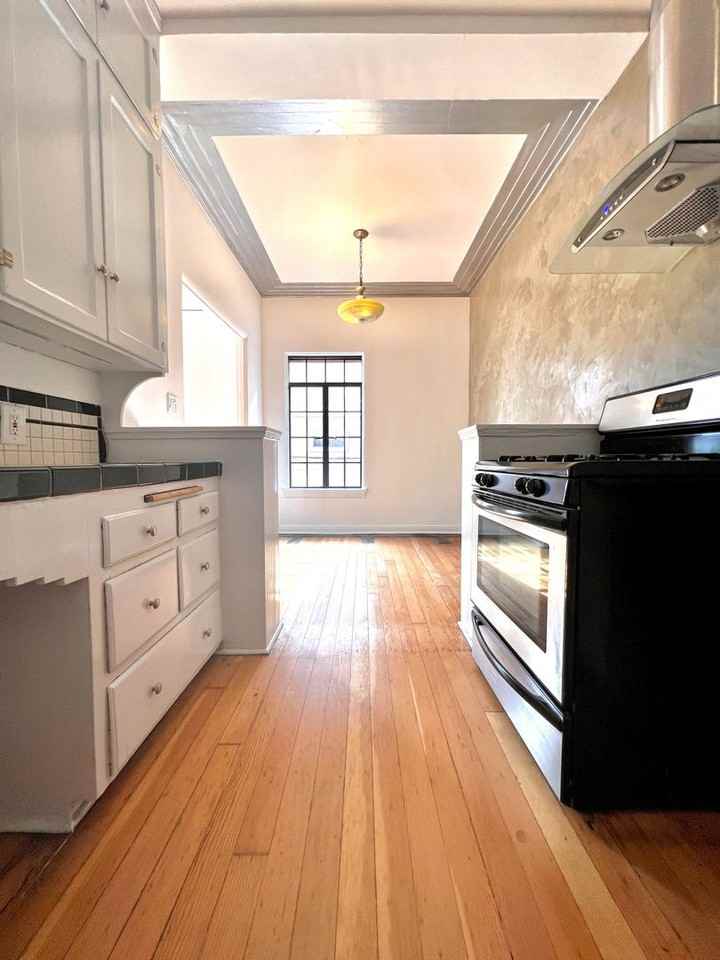 Chateau Duval - Photo 3 of 9