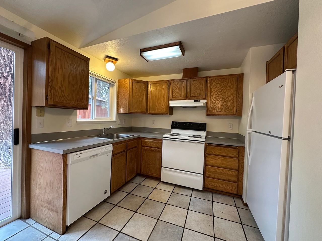 1924 Sw Forest Ridge Ave - Photo 3 of 32