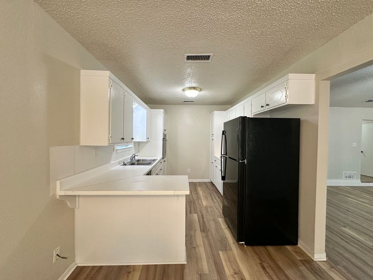 711 Beaver Trl - Photo 7 of 32