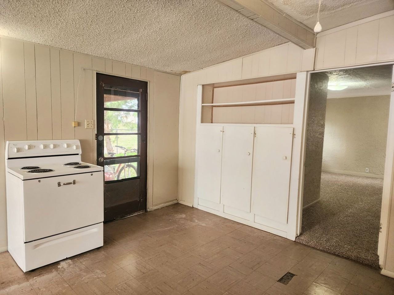 510 W 15th St - Photo 4 of 11