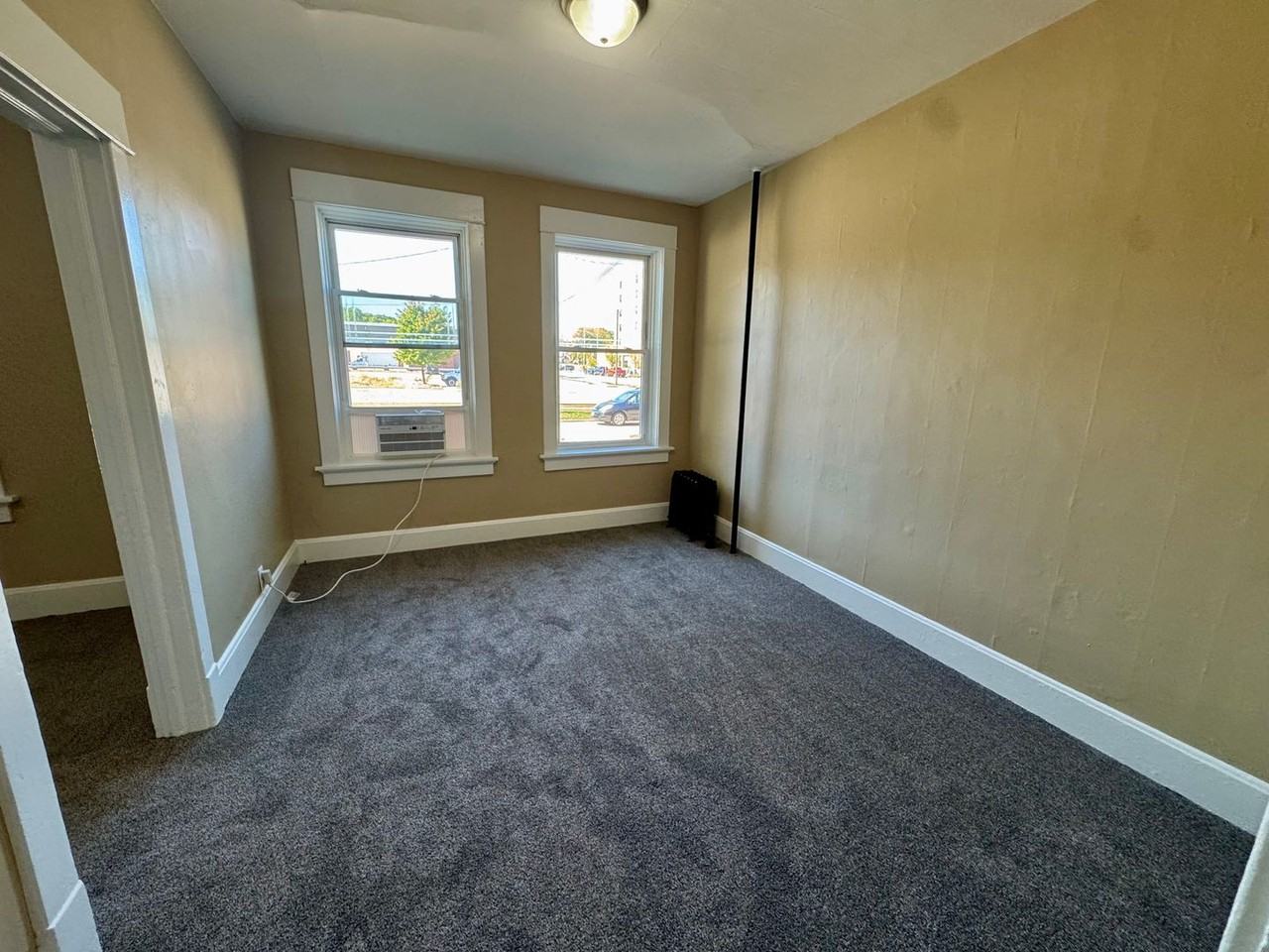 408 13th St #1 - Photo 4 of 10