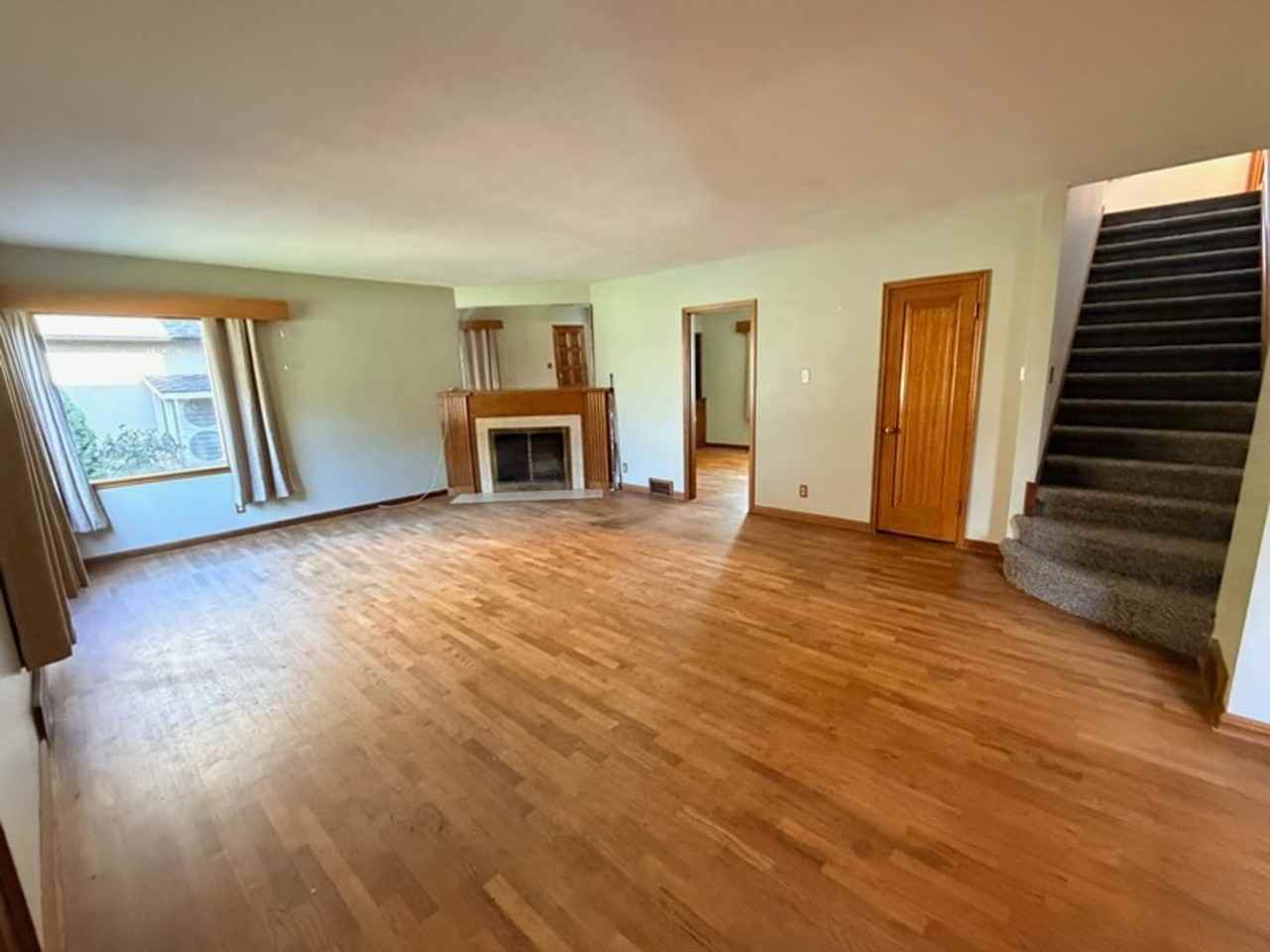 133 S Franklin Ave - Photo 4 of 31