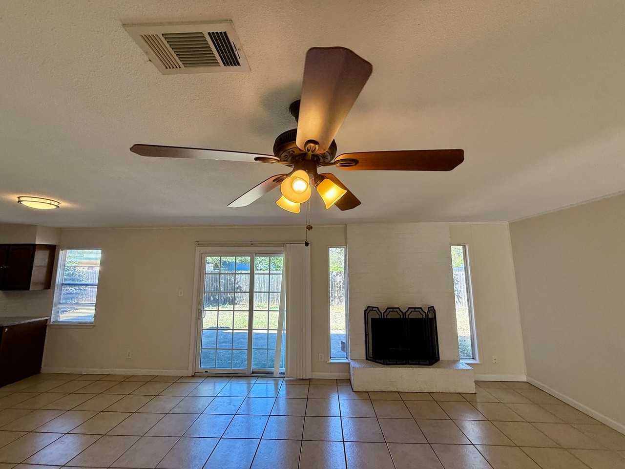 1507 Big Meadow Dr - Photo 4 of 35