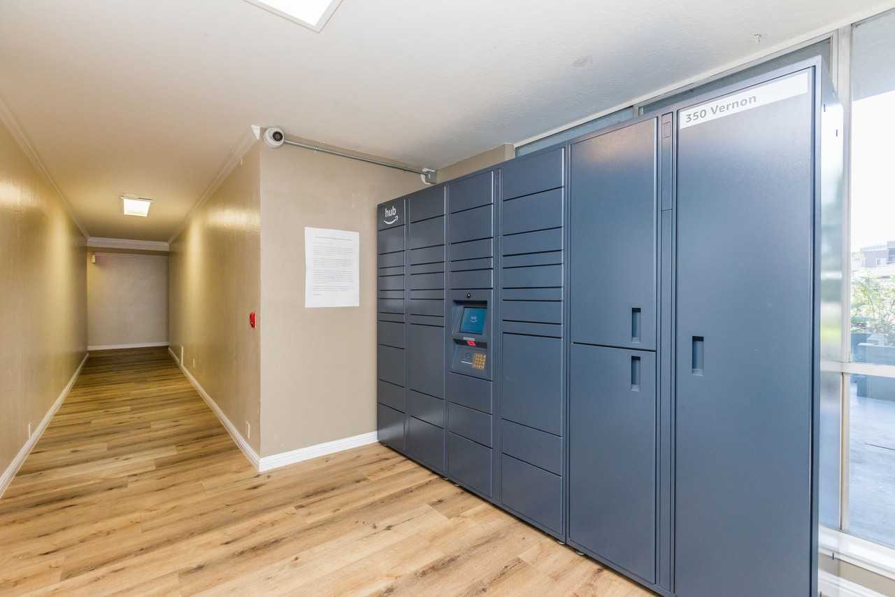 350 Vernon - Photo 3 of 4