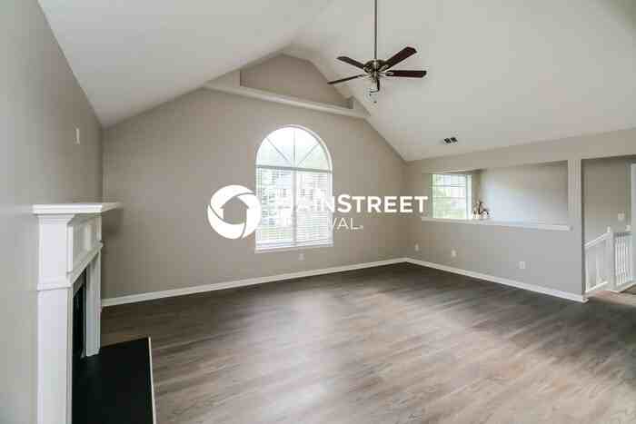 7550 Sugarcreek Dr - Photo 4 of 17