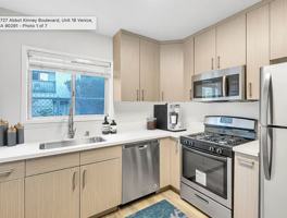 featured image of 2727 Abbot Kinney Blvd