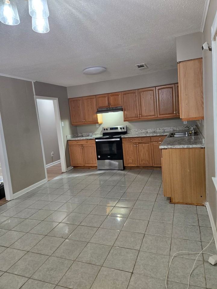 4332 Proctor Dr E - Photo 2 of 10