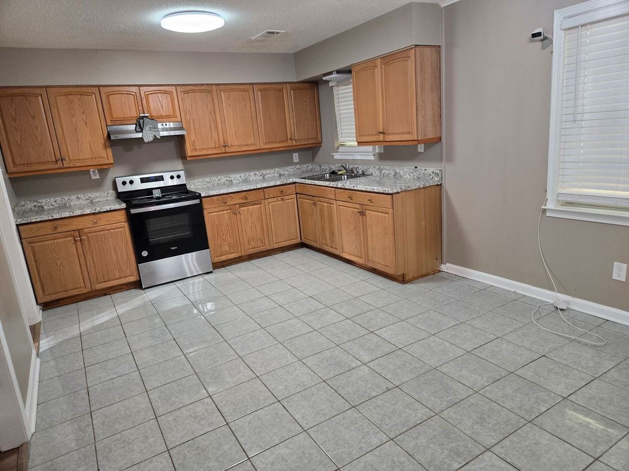 4332 Proctor Dr E - Photo 3 of 10