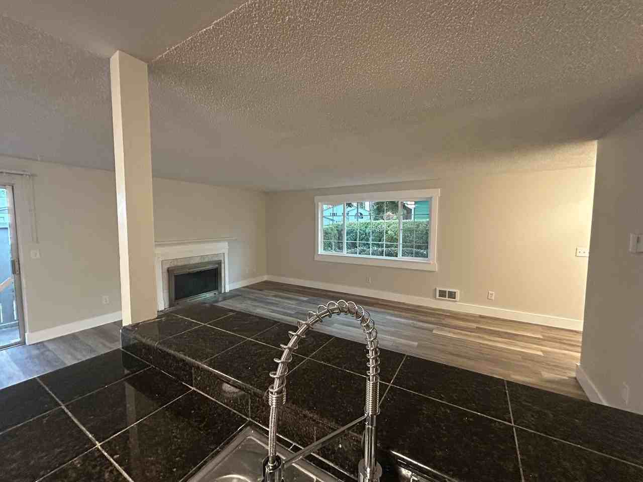 3120147 - Photo 3 of 19