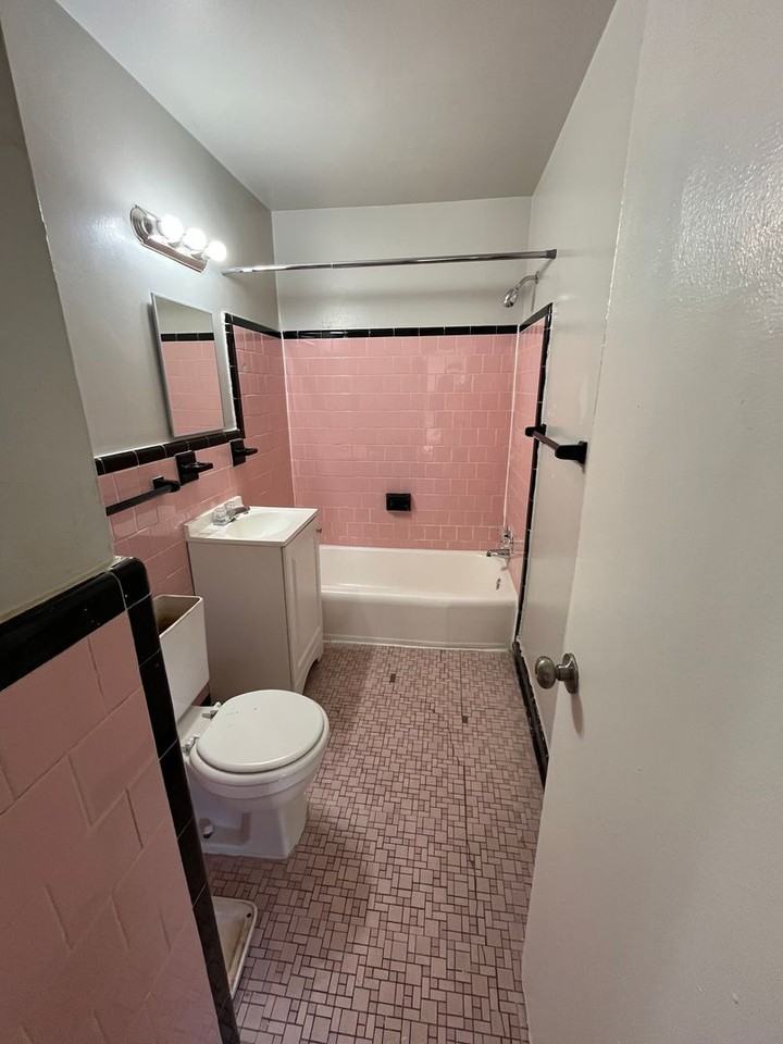 1721 T St - Photo 4 of 6