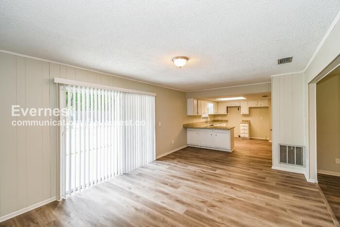 3323 Lakemar Pl - Photo 4 of 20