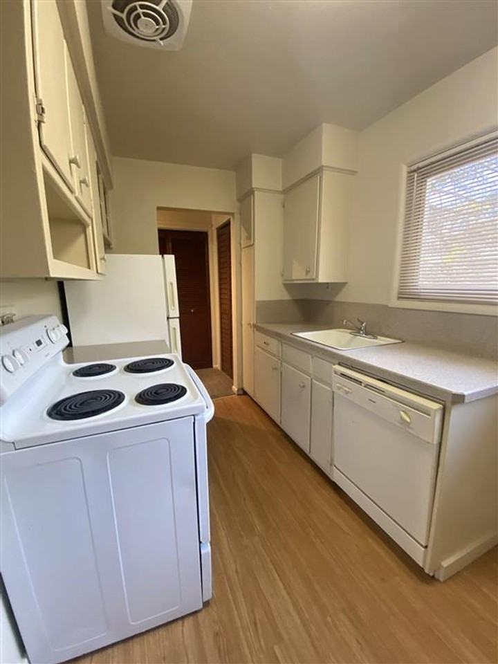 Richardson Court Apartments - Photo 2 of 21