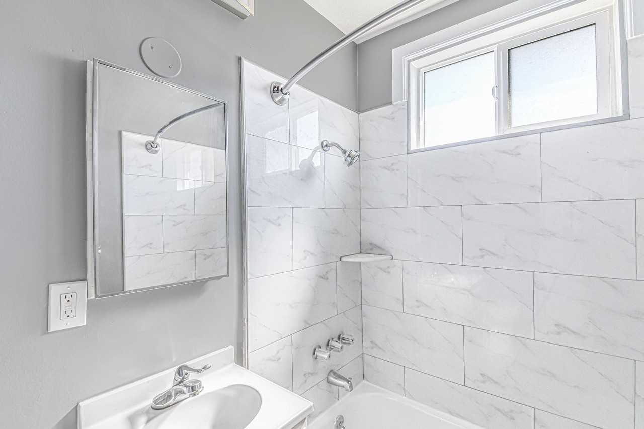 210 E 29th St - Photo 4 of 25