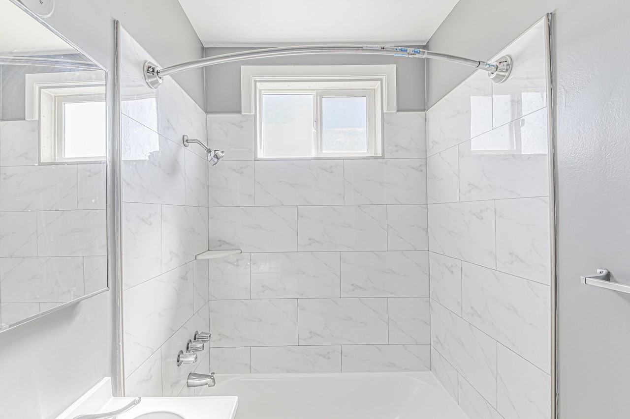 210 E 29th St - Photo 5 of 25