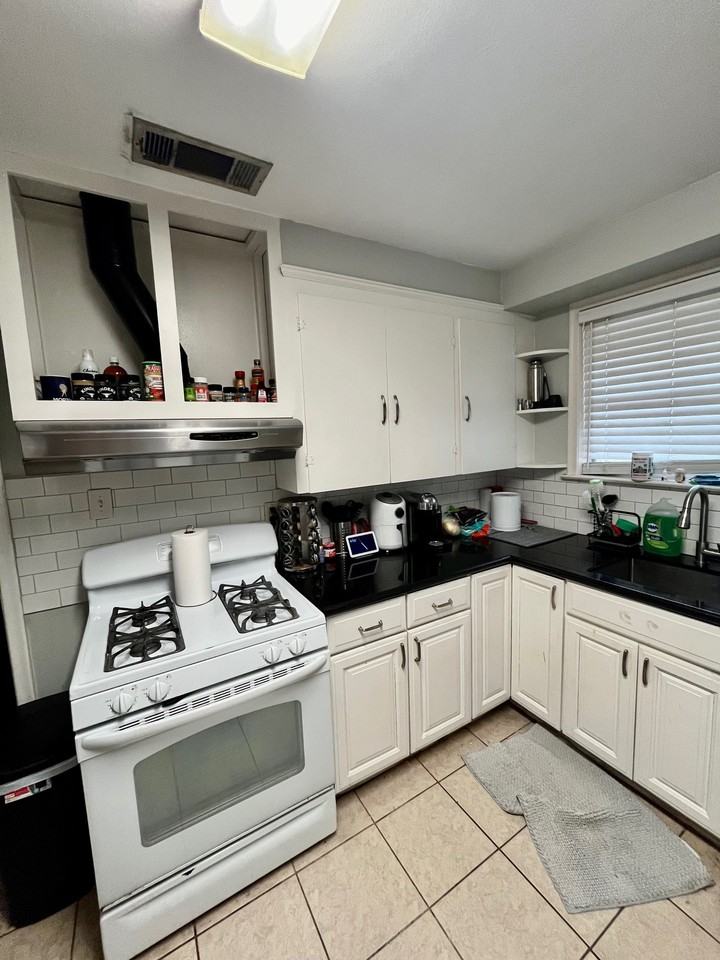 932 Helios Ave #2 - Photo 4 of 12