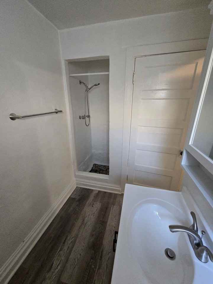 618 J Street - Photo 5 of 6