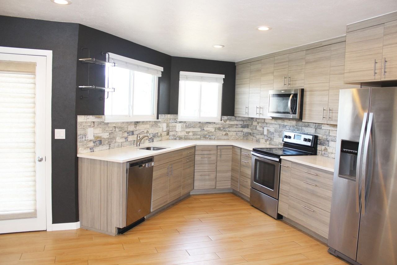 9007 W Plymouth Ave - Photo 2 of 16