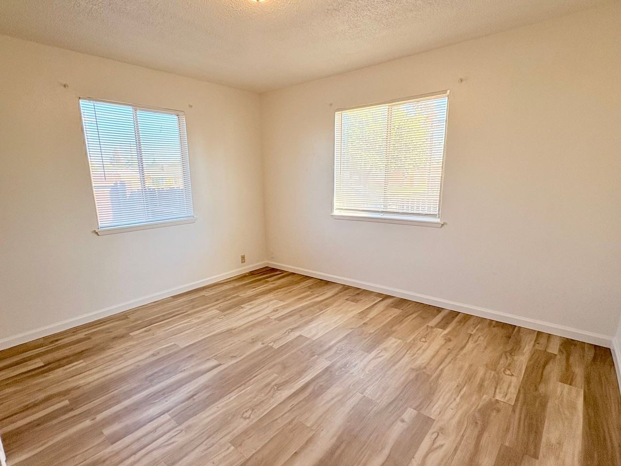 9971 Jennifer Ct - Photo 5 of 15