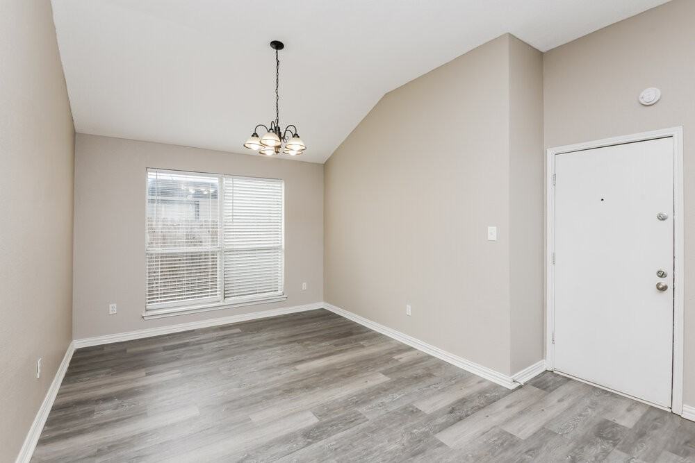 10509 Shadywood Dr - Photo 5 of 16