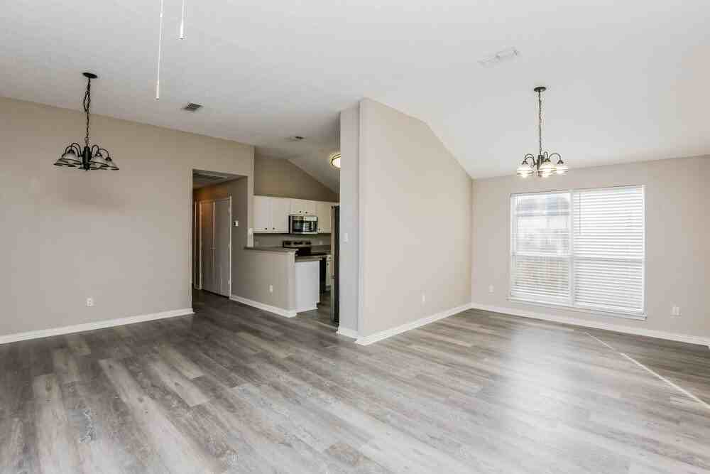 10509 Shadywood Dr - Photo 6 of 16