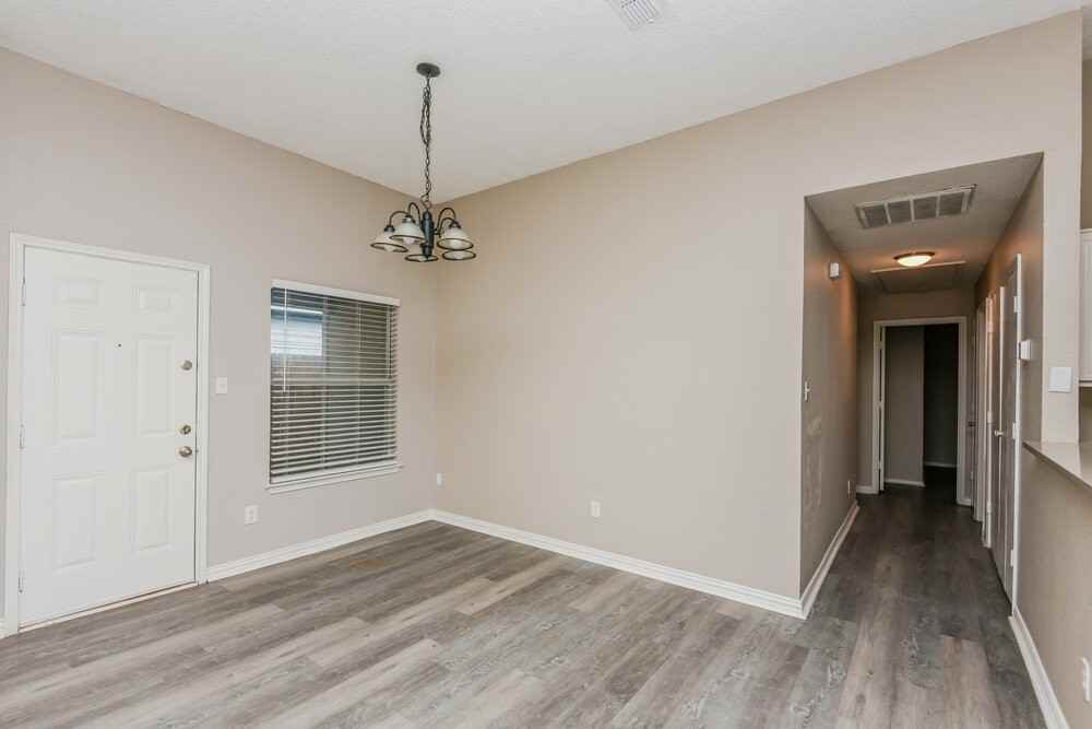 10509 Shadywood Dr - Photo 7 of 16