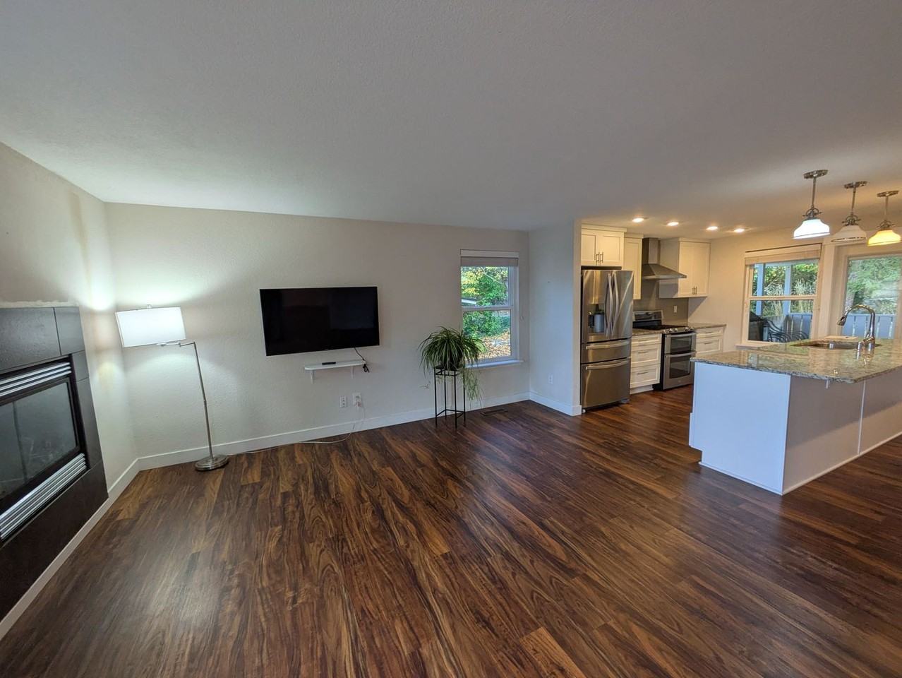 2418 Erie Ter - Photo 2 of 33