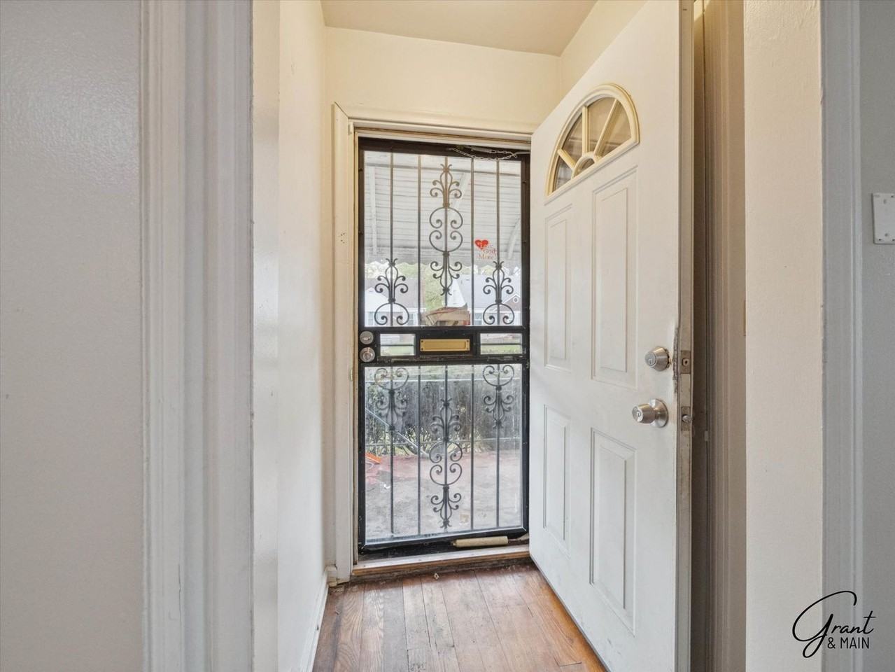 19645 Syracuse St - Photo 4 of 30