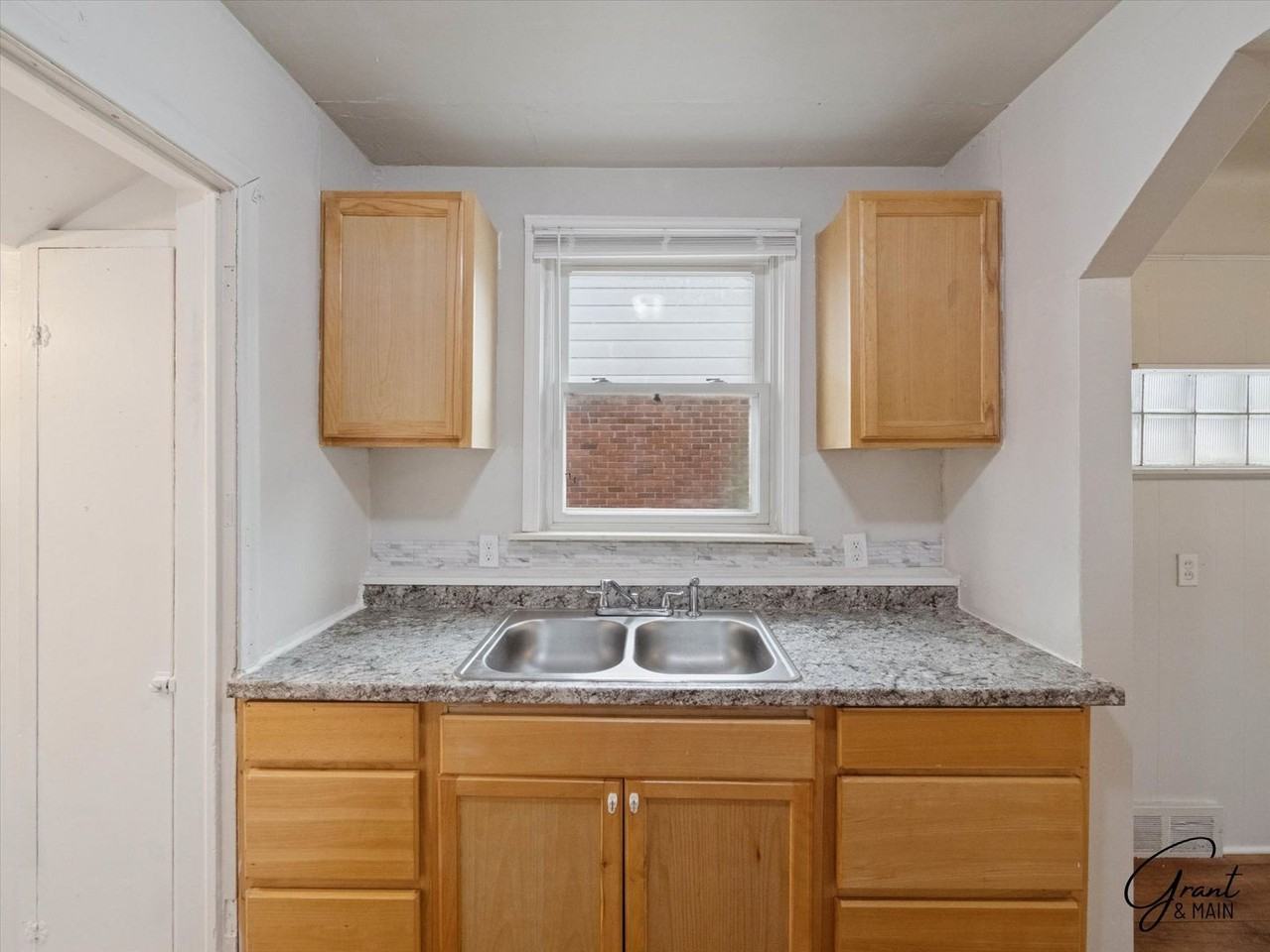 19645 Syracuse St - Photo 7 of 30