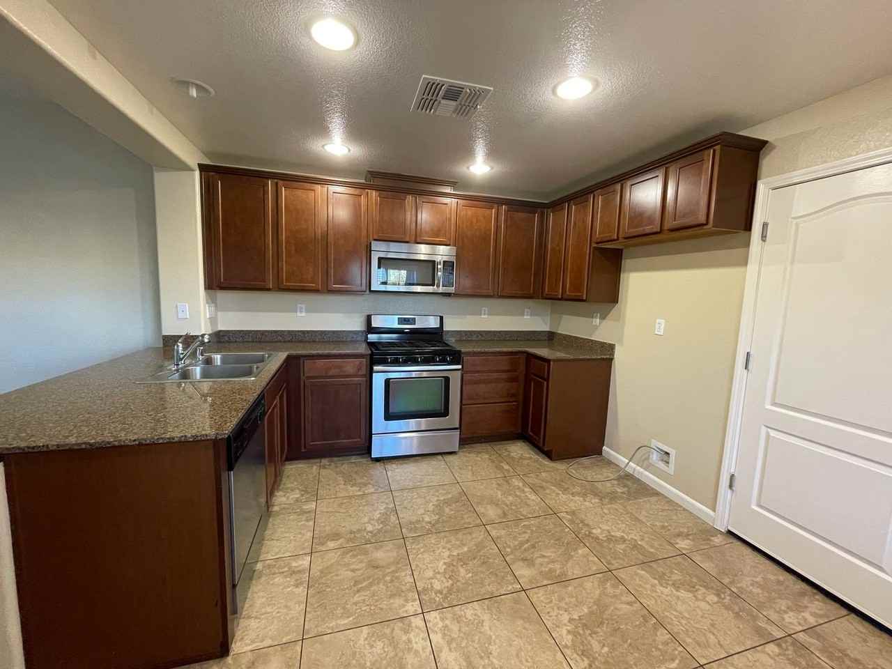 6098 Camden Circle - Photo 6 of 19