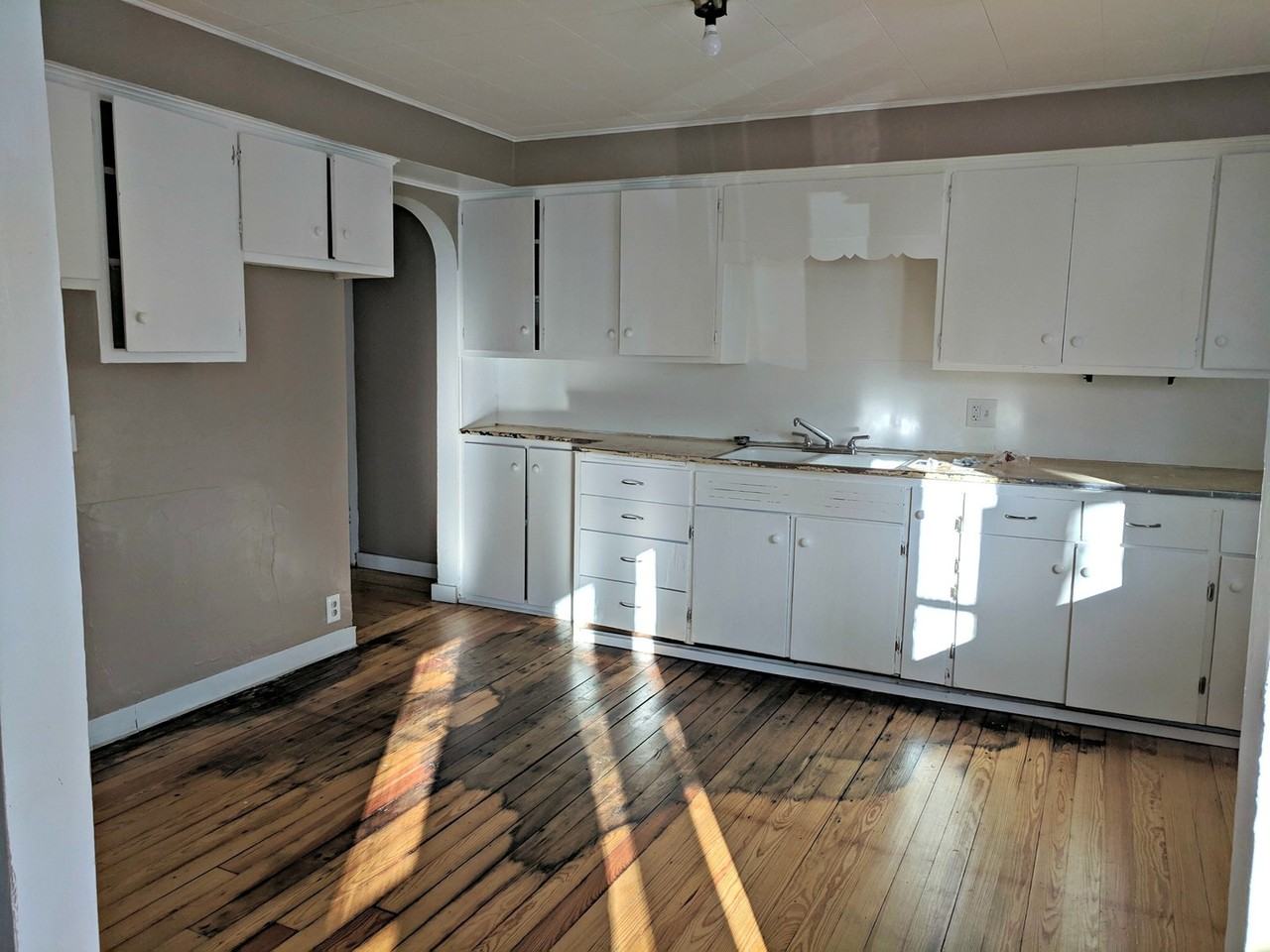 1251 Kenneth St - Photo 4 of 9