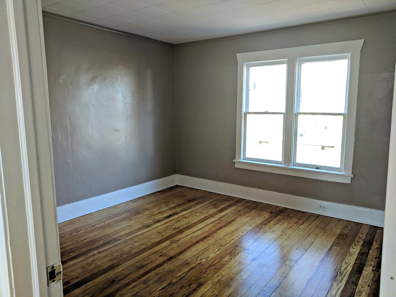 1251 Kenneth St - Photo 5 of 9