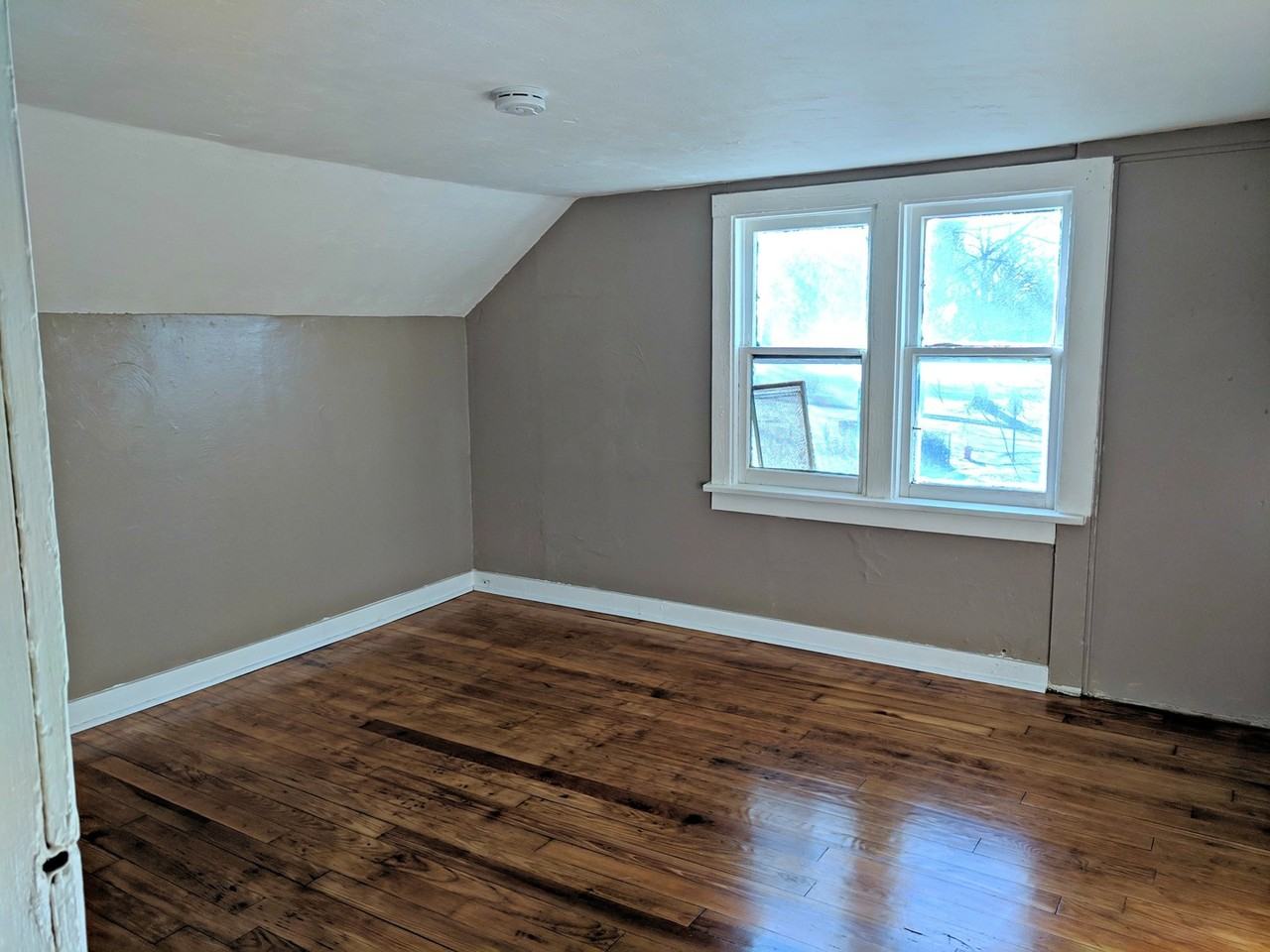 1251 Kenneth St - Photo 6 of 9