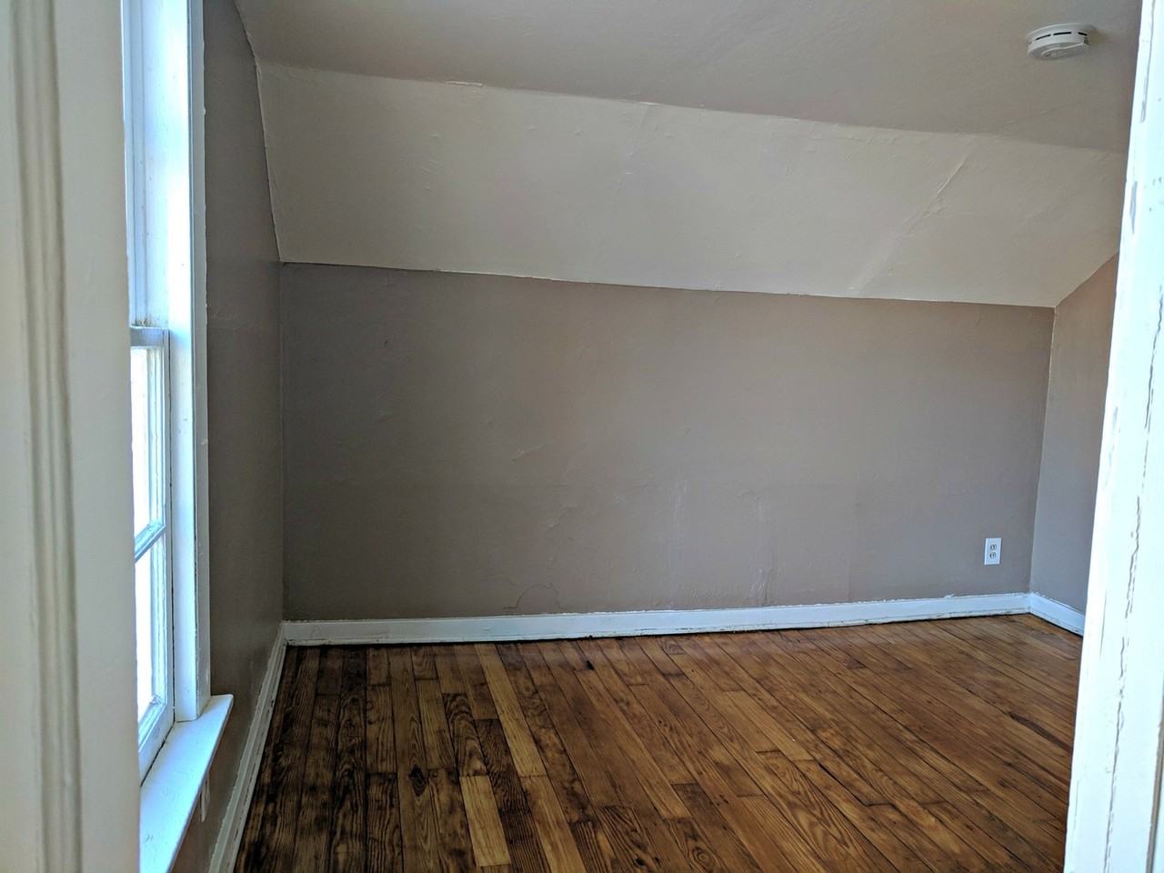 1251 Kenneth St - Photo 7 of 9