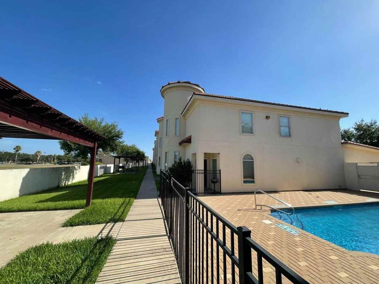 1413 Keeton Ave - Photo 3 of 5