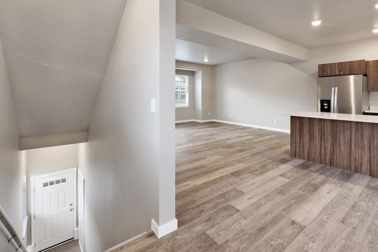 1837 Eastgate Loop - Photo 6 of 20