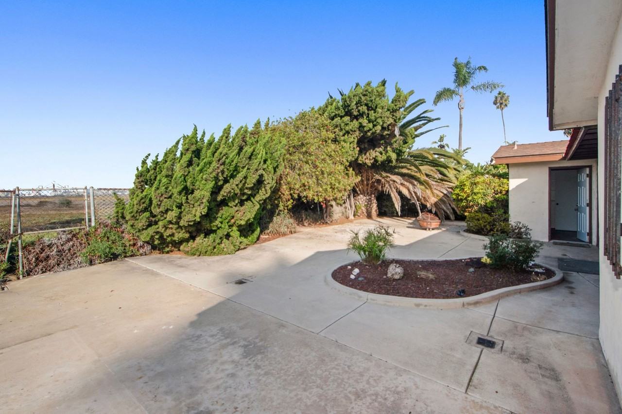 1370 5th St - Photo 2 of 38