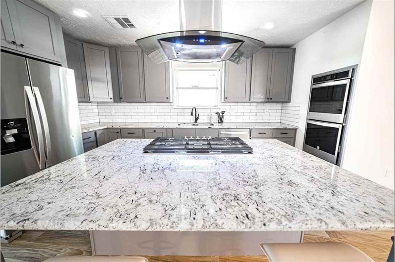 10011 Cliffwood Dr - Photo 2 of 13