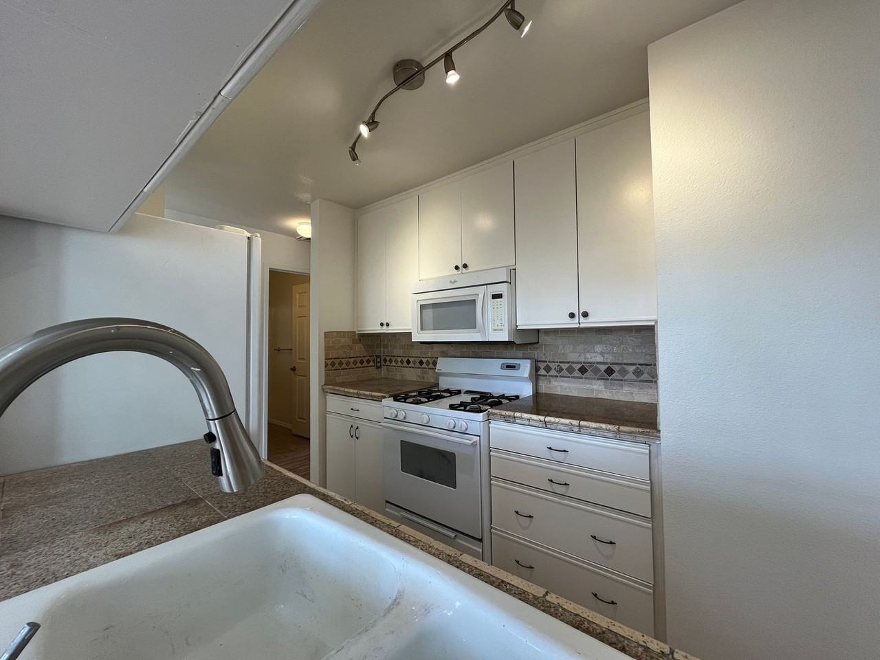 10706 Victory Blvd #211 - Photo 6 of 17