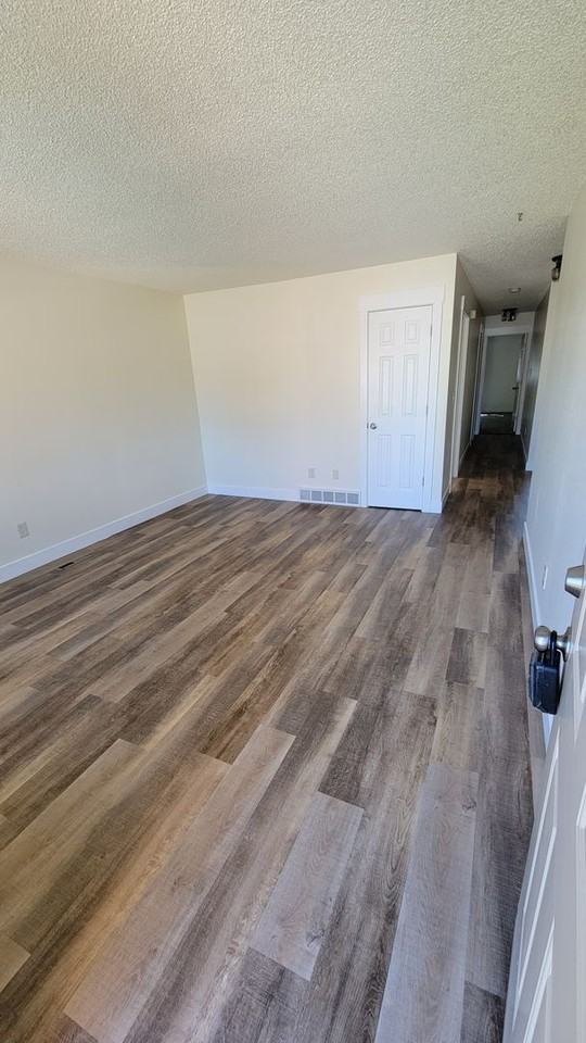 410 E 22nd Pl - Photo 6 of 14