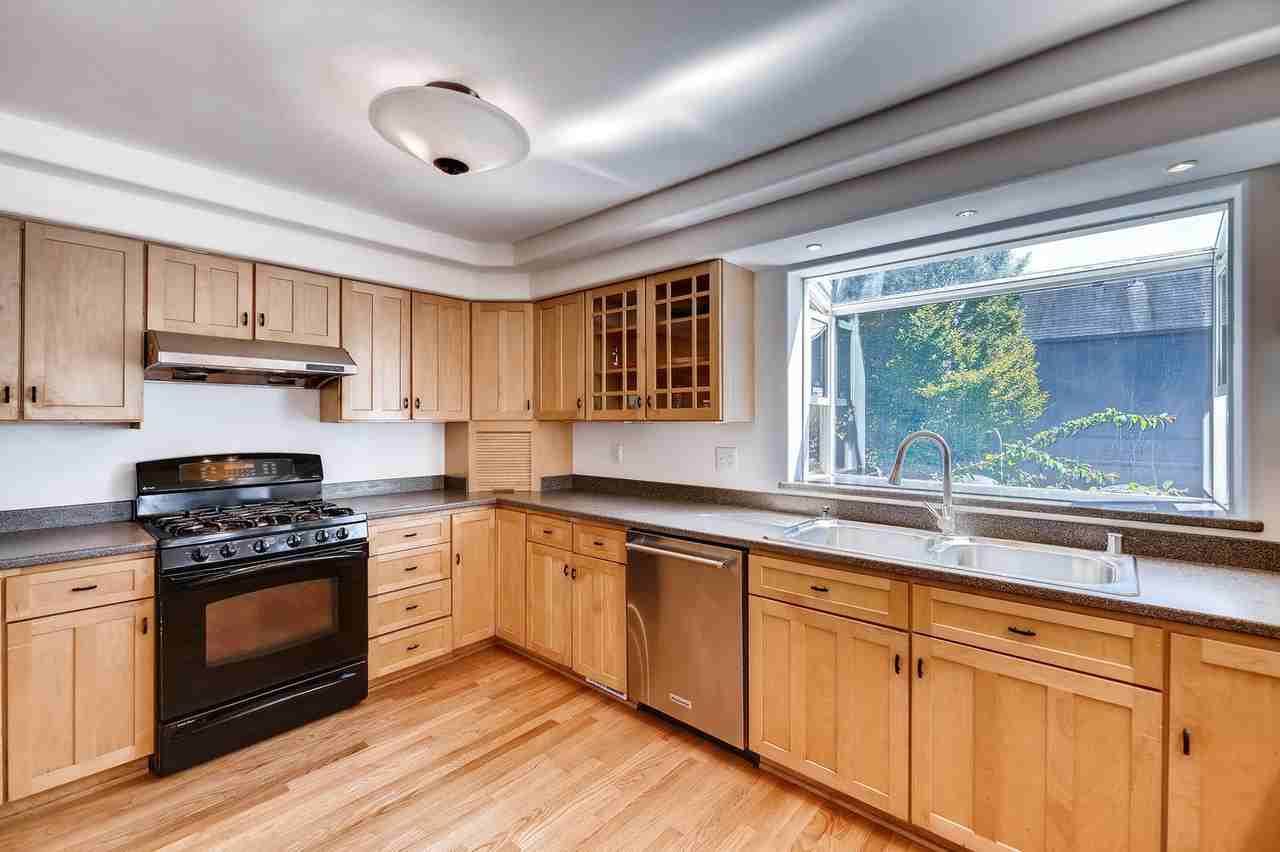 1228 9th Ave W - Photo 6 of 29