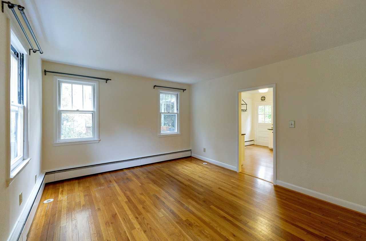 5808 Oxford Rd - Photo 3 of 39