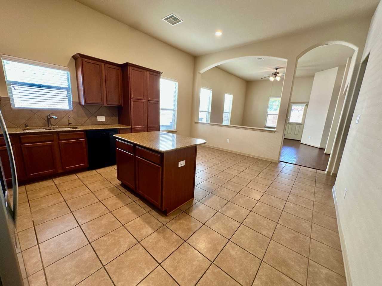 6111 Grassy Haven Ln - Photo 6 of 33