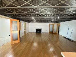 featured image of 10 E Broadway