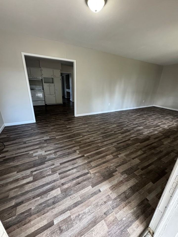 809 Shadow Rock Dr - Photo 2 of 13