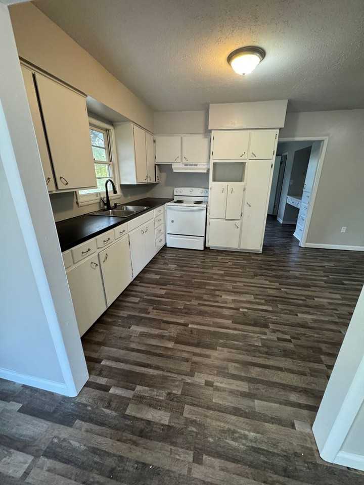 809 Shadow Rock Dr - Photo 4 of 13